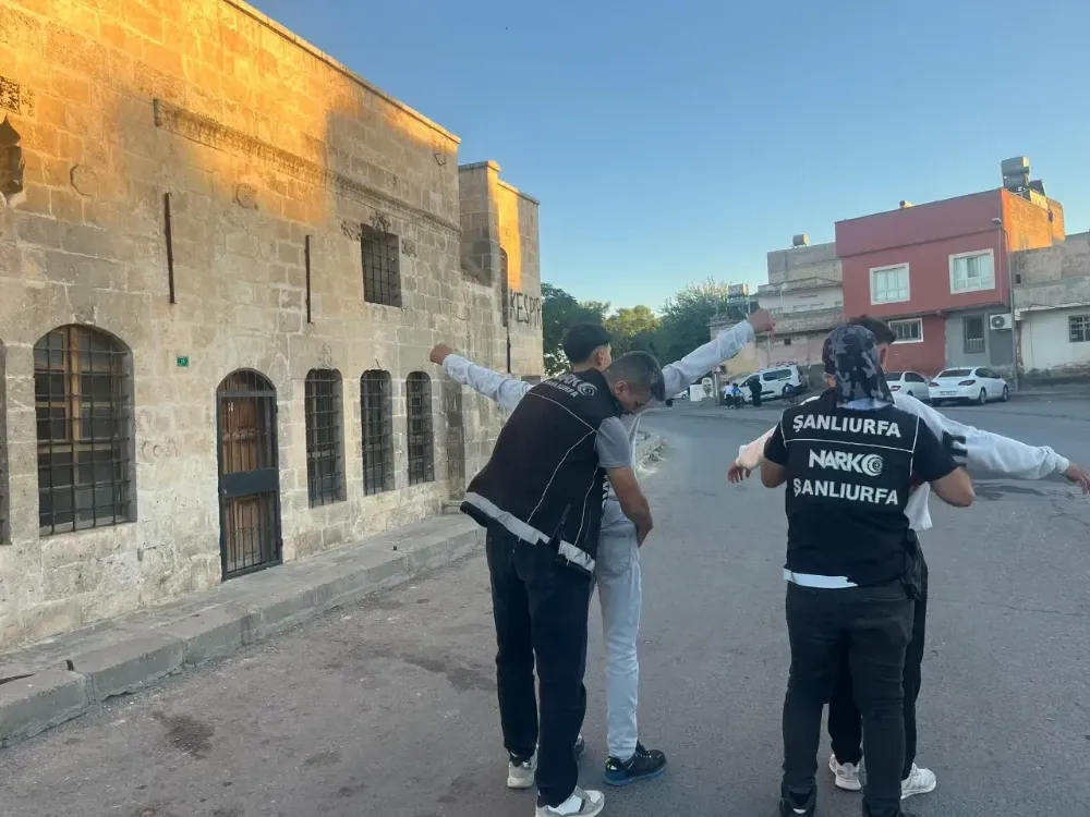 Şanlıurfa’da Eş Zamanlı Denetimlerde 30 Aranan Şahıs Yakalandı