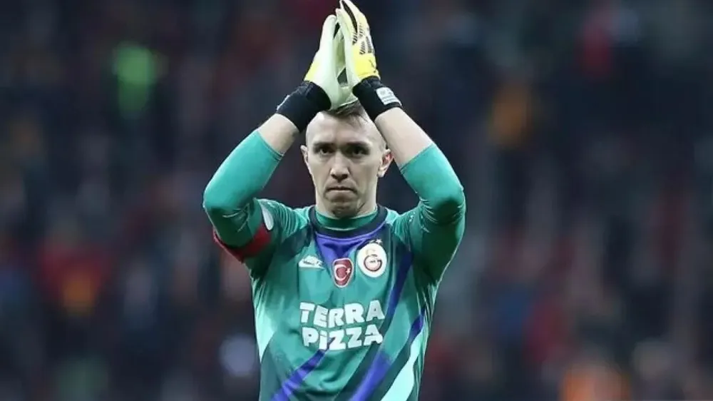 Muslera Galatasaray’dan Ayrılıyor Mu? Yerine Kim Kaleyi Koruyacak?