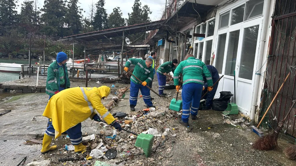 Rize Belediyesi, Fırtına Sonrası Sahil Temizliği İçin Harekete Geçti