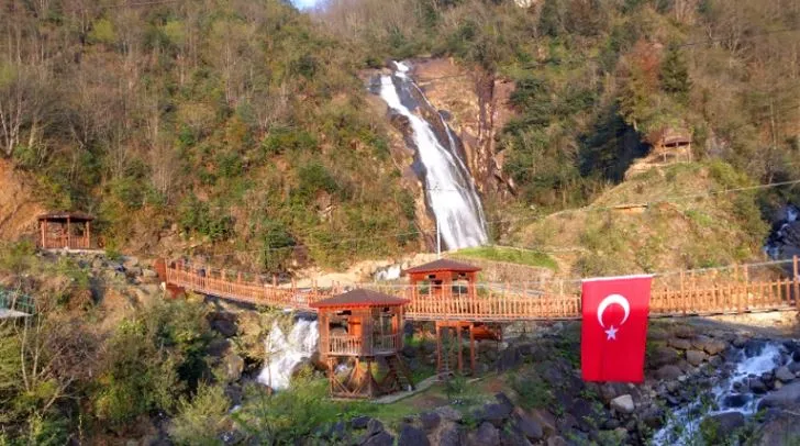 Rize Çayeli Ağaran Şelalesi Gezi Rehberi  Ziyaret Saatleri ve Ulaşım Bilgileri