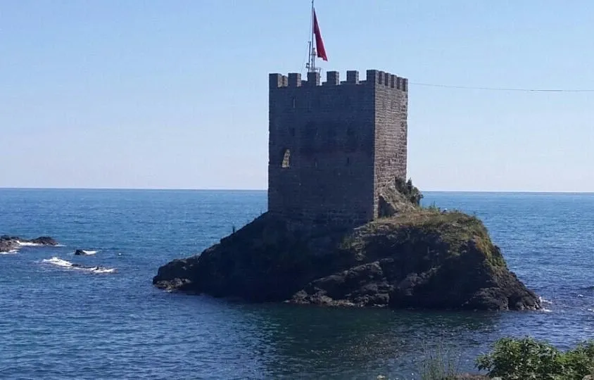 Rize Pazar Kız Kalesi Gezi Rehberi  Ziyaret Saatleri ve Ulaşım Bilgileri