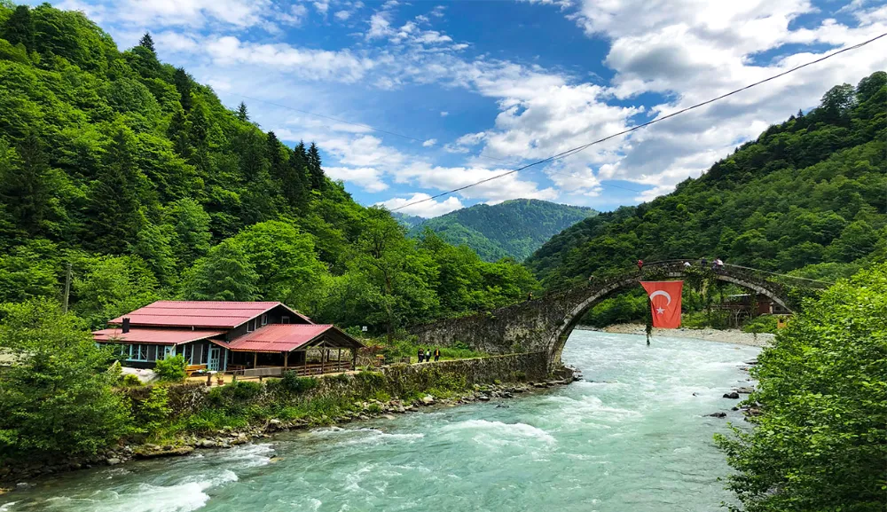 Rize’nin Çamlıhemşin ilçesindeki Şenyuva Köprüsüne Nasıl Gidilir ?