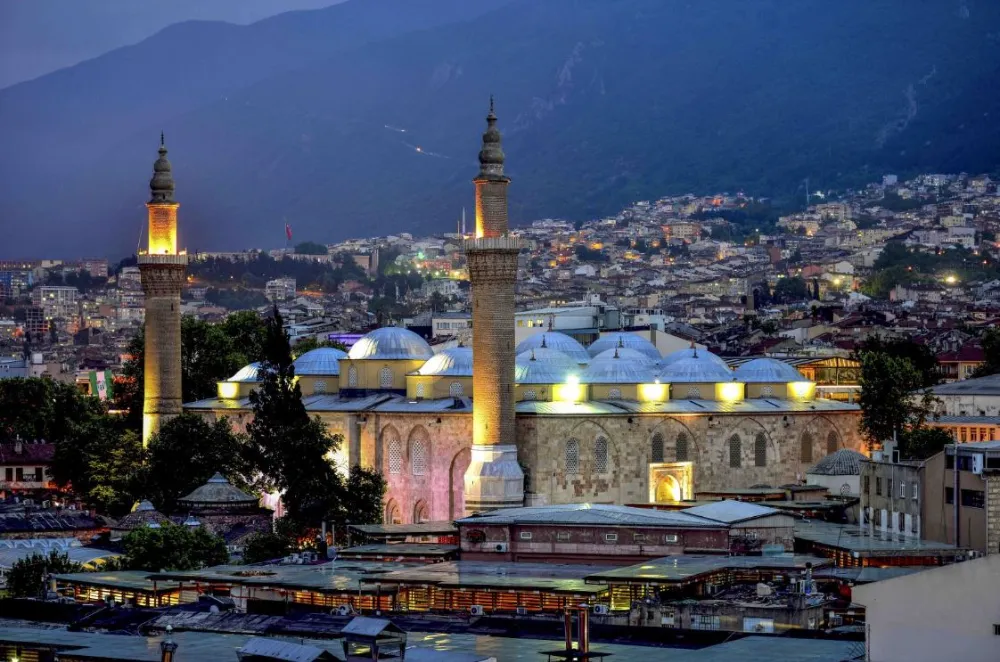 Bursa Ulu Camii Osmanlı Mimarisi ve Tarihi Zenginlikleriyle İhtişamlı Bir Yapı