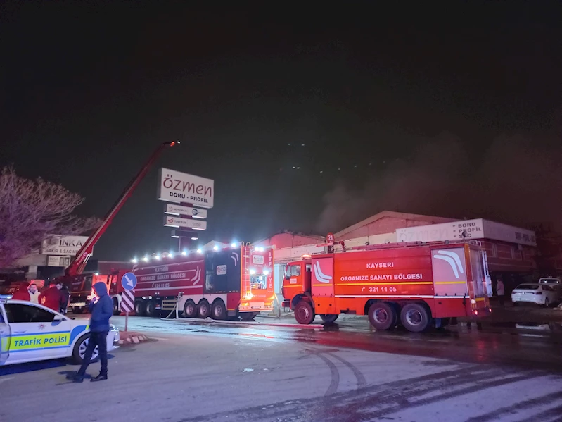 Kayseri Organize Sanayi Bölgesinde boru profil fabrikasında yangın (2)