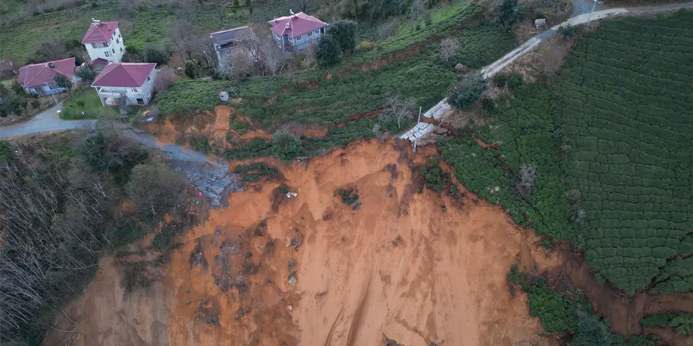 Rize Milletvekili Tahsin Ocaklı: Heyelanda Bir Araç Toprak Altında Kalmış Olabilir