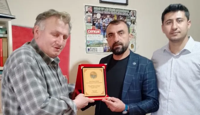 TİNGADER’ den Mardin Rizespor Taraftarla Derneğine Plaket