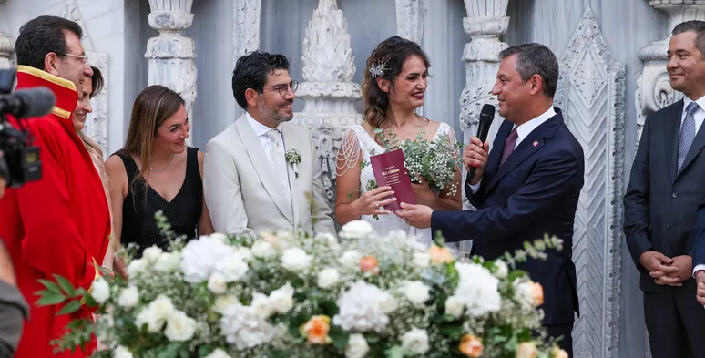 CHP Genel Başkanı Özgür Özel, Gülşah ve Oğuz Çiftinin Nikah Törenine Katıldı