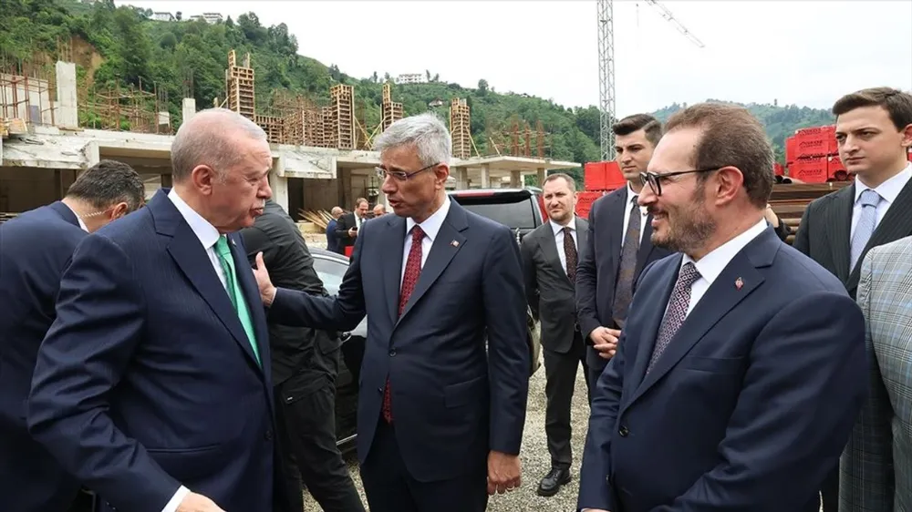 Cumhurbaşkanı Erdoğan, Rize Güneysu Devlet Hastanesi inşaatında incelemelerde bulundu