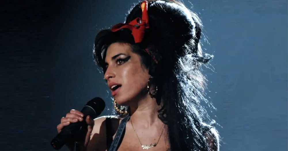 Amy Winehouse neden öldü? Amy Winehouse kaç yaşında öldü?