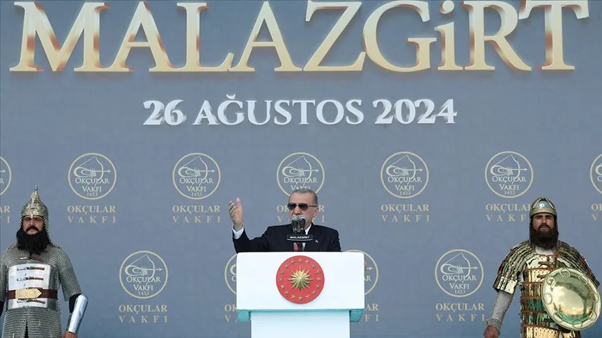 Erdoğan: O günkü cesaretle yine Malazgirt’teyiz