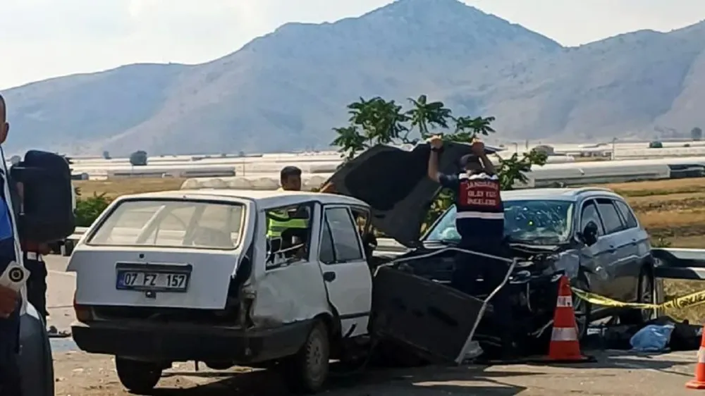 Burdur’da zincirleme kazada 1 kişi hayatını kaybetti, 3 kişi ağır yaralandı