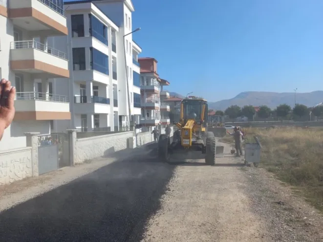 Kelkit Belediyesi asfalt çalışmaları devam ediyor