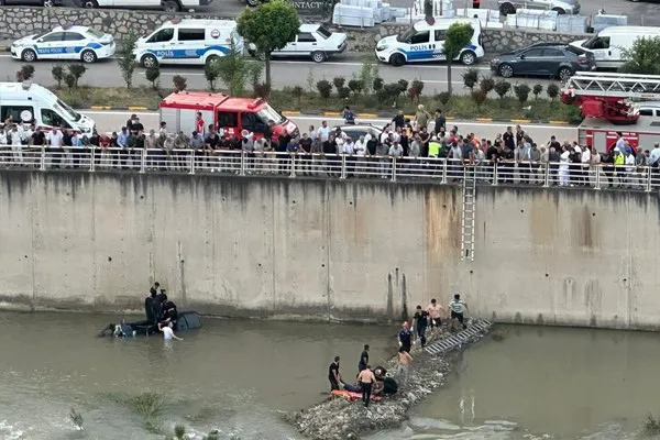 Karabük’te kontrolden çıkan otomobil Filyos Çayı’na uçtu