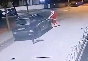 Noel Baba kostümlü şüpheli, kavga ettiği kişileri bıçakladı: 1 ölü, 1 yaralı