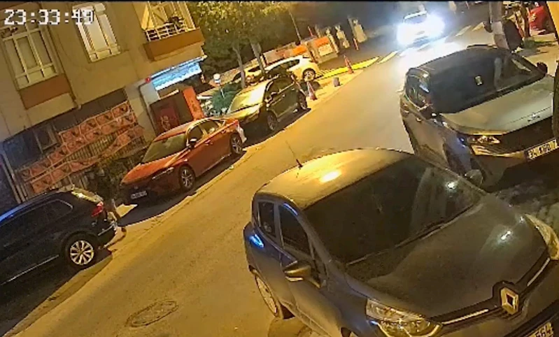 İstanbul - Büyükçekmece’de satırlı silahlı kavga; şüpheliler kaçtı polis kovaladı: 14 gözaltı