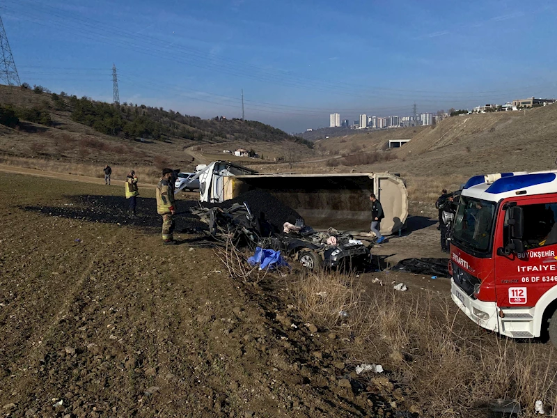 Zift yüklü kamyon, kamyonete çarptı; 3 belediye personeli öldü