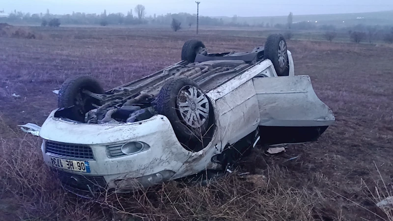 Kontrolden çıkan otomobil takla atıp boş araziye savruldu; 1 ölü, 4 yaralı