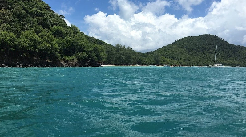 Tayland’da turist teknesi alabora oldu