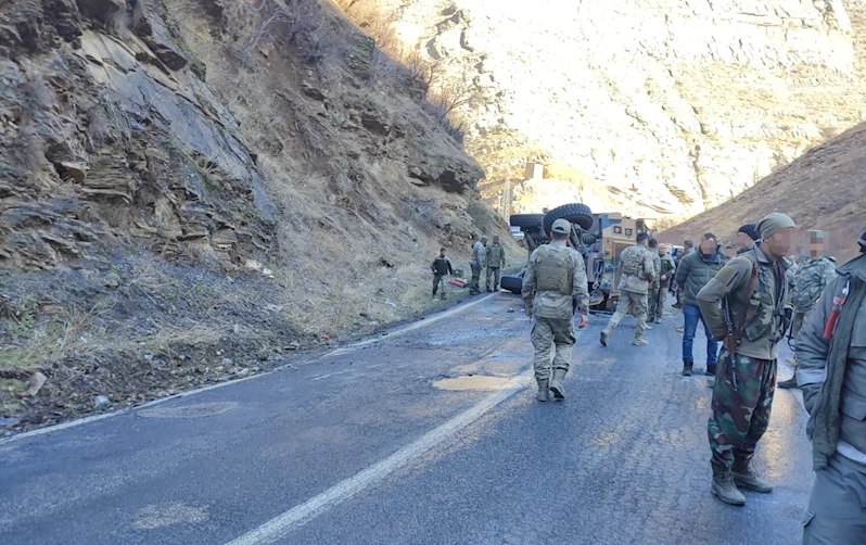 Şırnak’ta askeri araç devrildi; 2 asker hafif yaralı