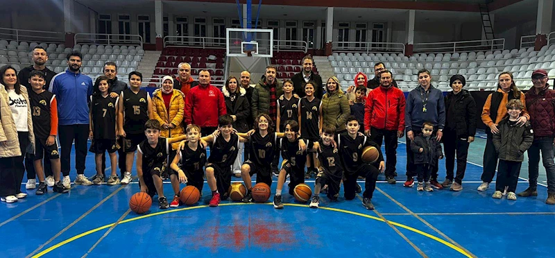 Erdemli’de gençler basketbola yöneldi