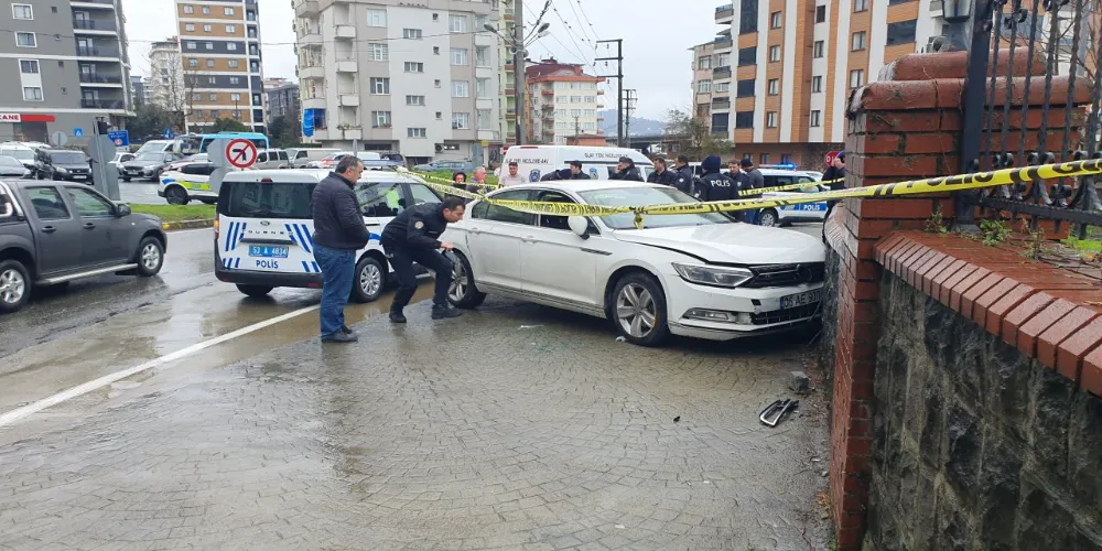 Silahla yaralandı, hastane yolunda kaza yaptı