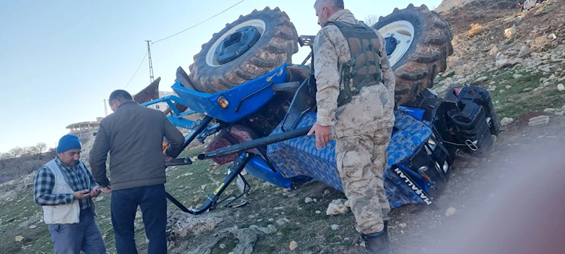 Gercüş’te, şarampole devrilen traktörün sürücüsü yaralandı