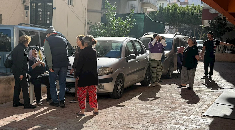 Saç spreyi kutuları patladı, binada oturanlar korkuyla sokağa çıktı