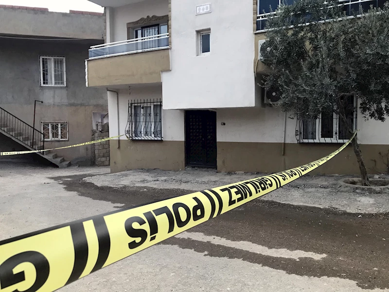 İntiharını önlemeye çalışan annesini kazara vurdu, ardından kendisine ateş etti: 2 yaralı