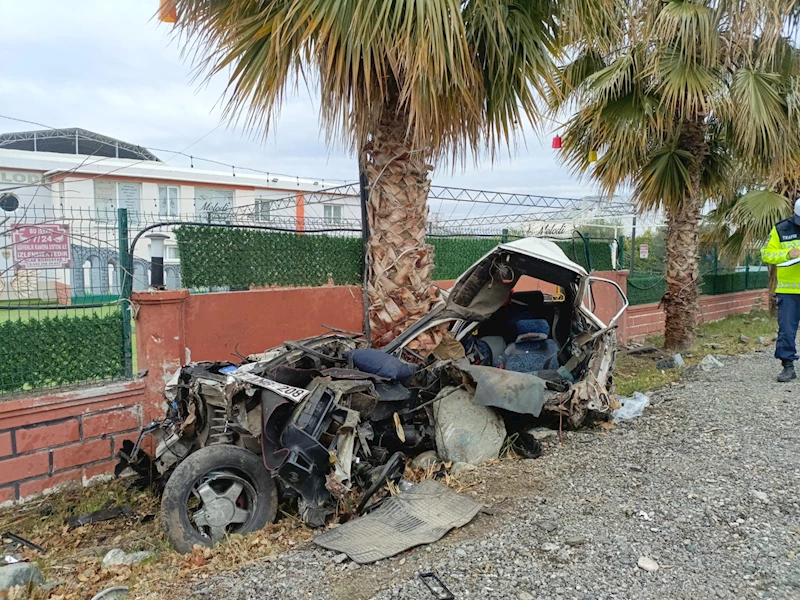 Hurdaya dönen otomobilin sürücüsü hafif yaralandı; kaza kamerada