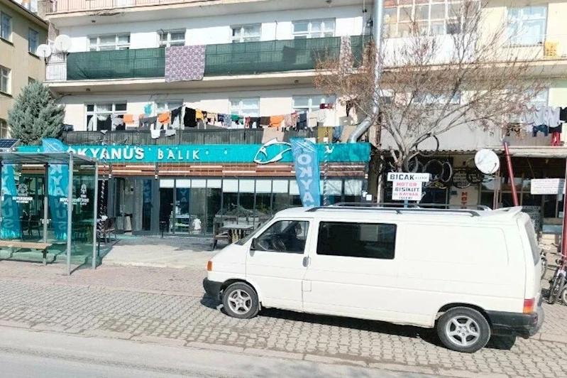 Konya’da 4 katlı bina çöktü: Enkazda mahsur kalanlar için ekipler çalışma başlattı (5)/Haberi ek fotoğraf