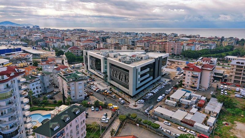 Alanya Belediyesi yeni binasında hizmete başladı