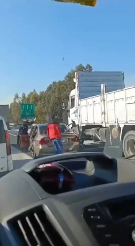 Otoyolda trafik tartışması kamerada