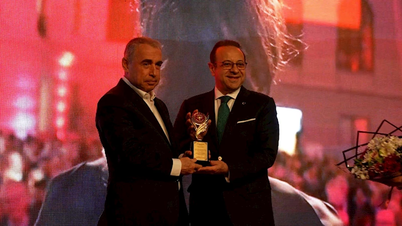 Eski Çekya Büyükelçisi Egemen Bağış, yılın diplomatı ödülünü aldı