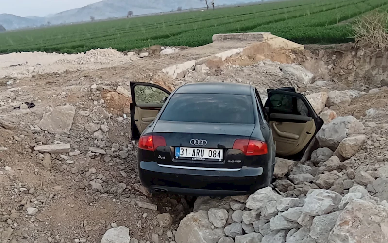 Kontrolden çıkan otomobil, yol çalışması yapılan çukura düştü: 5 yaralı