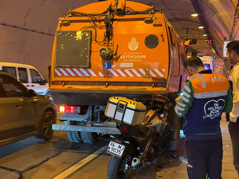 İstanbul - Şişli Bomonti Tüneli’nde motosiklet temizlik aracına çarptı