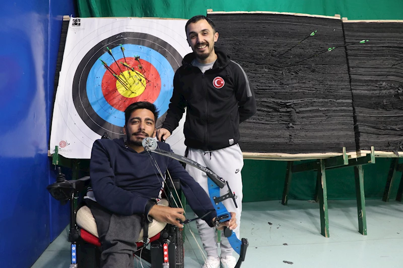 Markette tanıştığı milli haltercinin önerisiyle başladığı okçulukta şampiyonluk istiyor