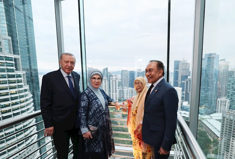 Cumhurbaşkanı Erdoğan ve eşi Emine Erdoğan, Petronas İkiz Kuleleri