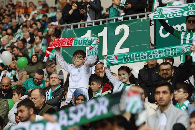 Bursa Büyükşehir Belediyesi, 300 çocuğu Bursaspor maçına götürdü