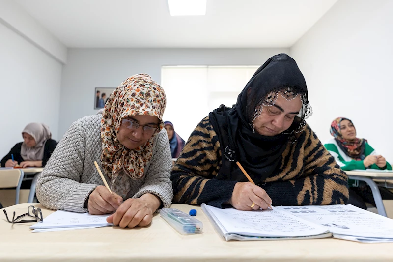 MERCEK okuma-yazma kursuna büyük ilgi 