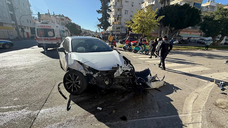 Kazada yaralanan ablasının başından ayrılmadı