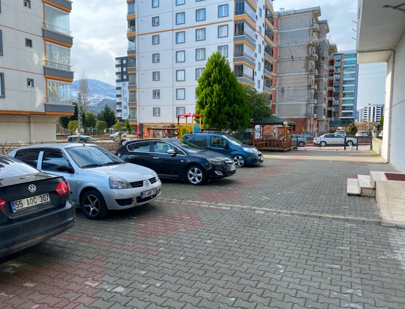 Husumetliler apartmanın otoparkında çatıştı; 20 boş kovan bulundu