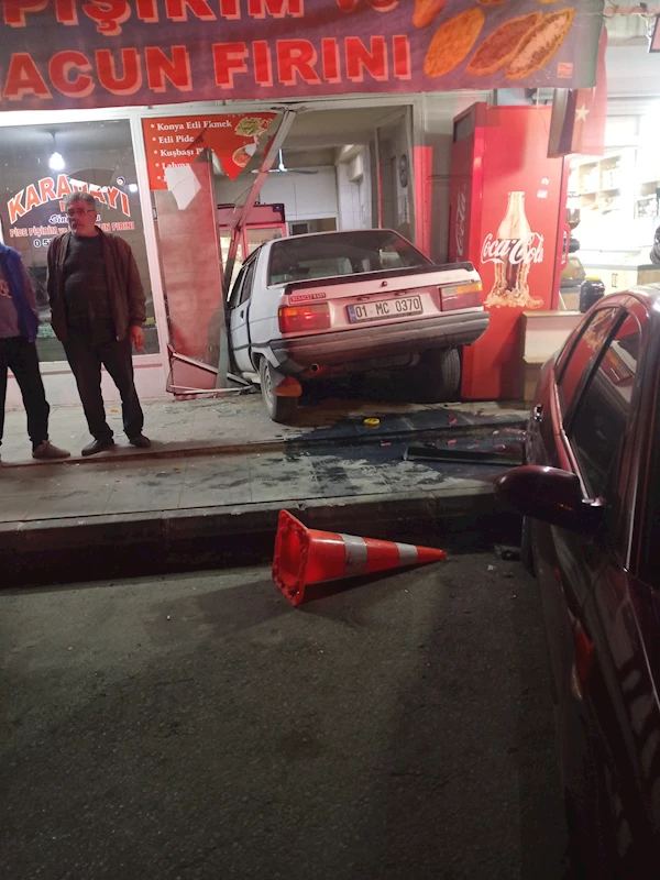 Park halindeki otomobile çarpan otomobil, fırına girdi