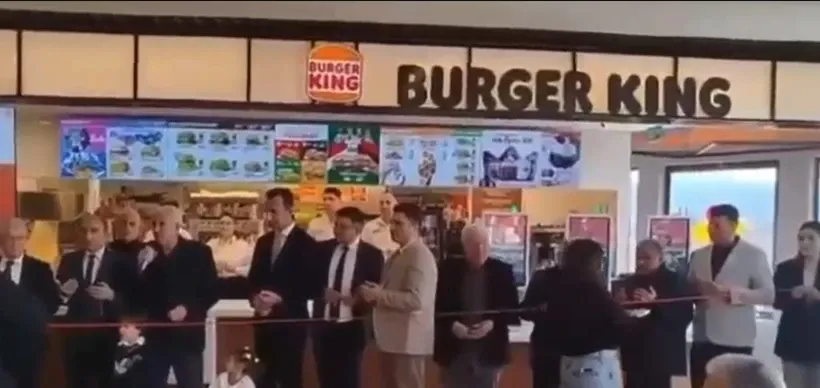 AKP’liler Boykot Kararını Tanımadı: Burger King Şubesini Dualar Eşliğinde Açtılar