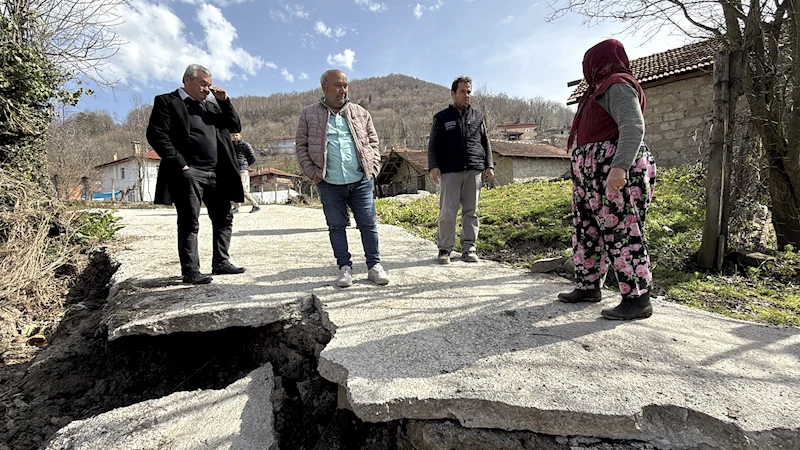 Heyelanda mahalledeki yol çöktü