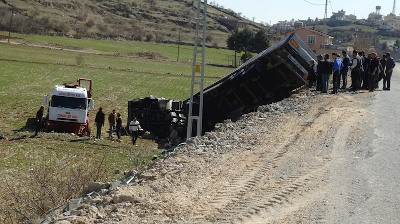 Gercüş’te devrilen TIR