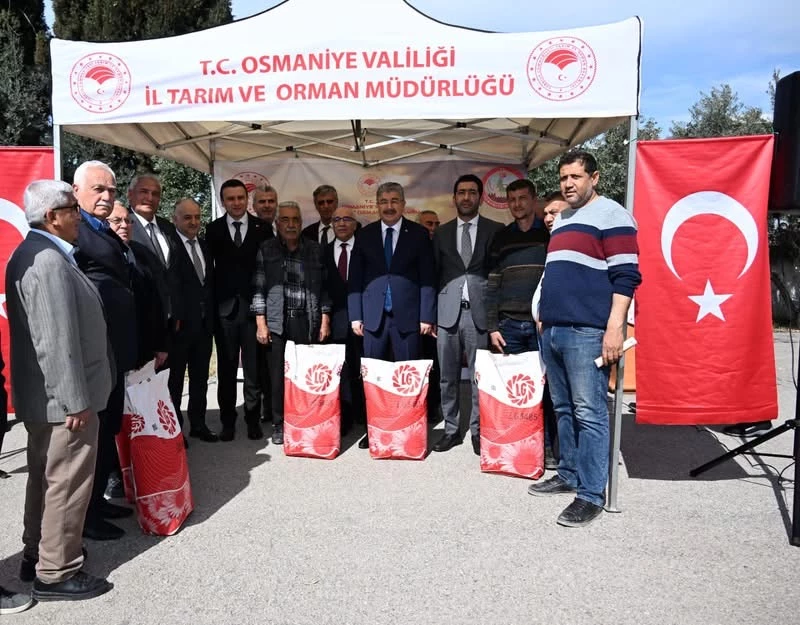 Osmaniye’de çiftçiye yağlık ayçiçeği tohumluğu dağıtıldı