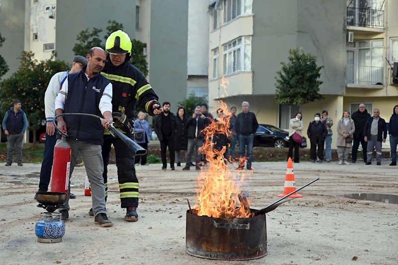 Büyükşehir itfaiyesi vatandaşları bilinçlendirmeye devam ediyor