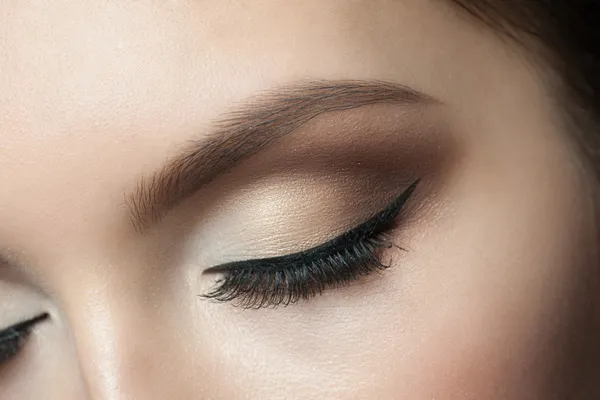 Dipliner Nedir? Dipliner ve Eyeliner Farkı Nedir? Dipliner Nasıl Sürülür?